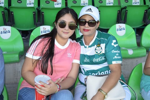 09092018 EN EL FUT.  Sandra y Mireya.