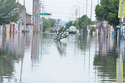 Apoyan a damnificados por las lluvias