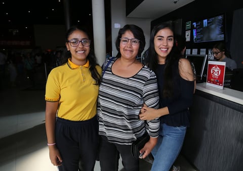 Vale, Rosa Isela y Jocelyn.
