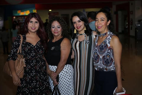 Amigas comparten una agradable tarde.