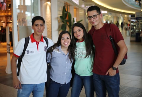 Eduardo, Fer, Karla y Jorge.