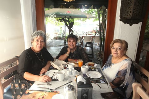 Guadalupe García Lugo, Sara Mariza Hernández y Verónica Van Graff.