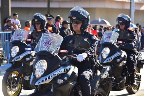 Realizan en Torreón desfile por la Independencia de México