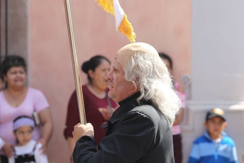 Dice Elizabeth que a lo largo del tiempo ha visto como el Ejército Mexicano ha integrado mas elementos y equipo a su fuerza, eso es lo mas impresionante.