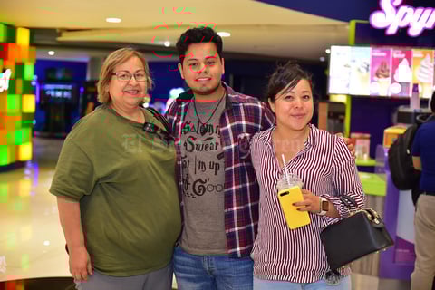 17092018 EN FESTEJO.  Haydée, Gilberto, Sofía y Daniela.