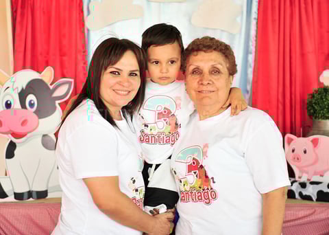 18092018 CELEBRA SU CUMPLE.  Santiago con su Abuelita, Diana, y su bisabuela, María Estela.