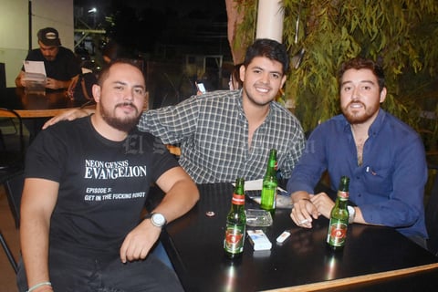 19092018 ENTRE AMIGOS.  Juan, Juan y Manuel.