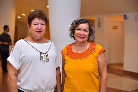 20092018 EN EL TEATRO.  Alejandra y Aurora.