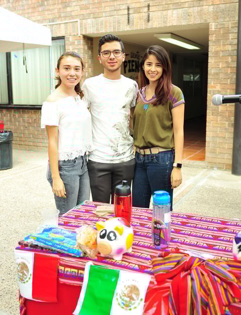 21092018 Gretel, Patricio y Cindy.
