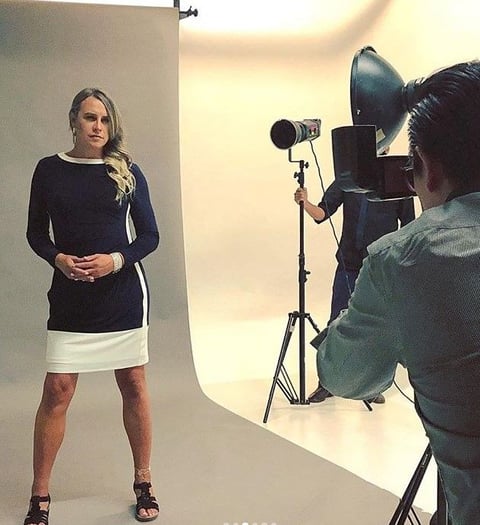 En el programa de Shanik Berman en Radio Fórmula, se informó que durante la presentación de su libro, Carlos Gascón acudió vestido de mujer y habló de su nueva identidad.