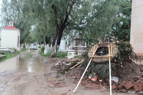 Panteón. En el Panteón de Oriente, hay problemas para el manejo de la basura, pues se deja prácticamente todo a la autoridad. (EL SIGLO DE DURANGO)