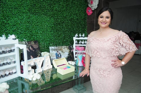22092018 Estela, próxima a llegar al altar.