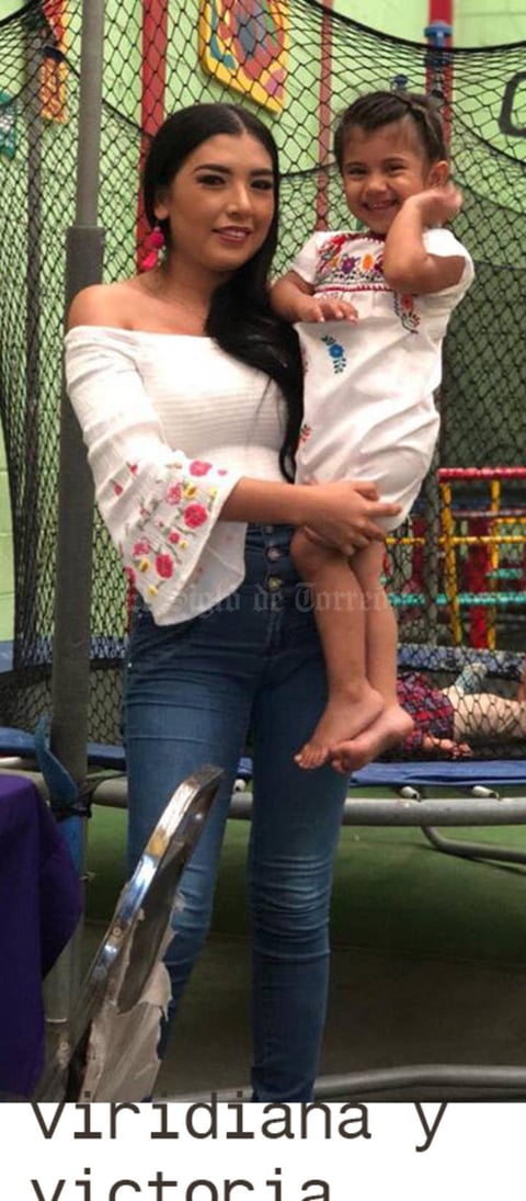 24092018 MUY CONTENTAS.  Viridiana y Victoria.