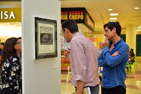 24092018 Los presentes quedaron encantados con las obras de arte.