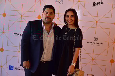 25092018 EN RECIENTE EVENTO.  Sebastián y Rocío.