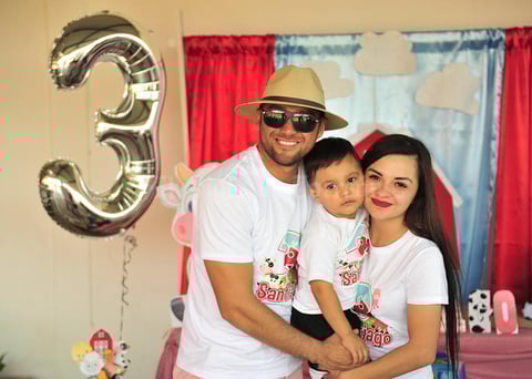 26092018 DE FIESTA.  'Chato', Santiago y Andrea.