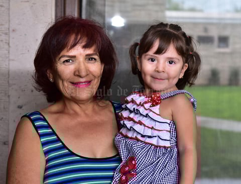 27092018 Felicitan a maría luisa