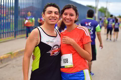 29092018 MUY CONTENTOS.  Edson y Karen.