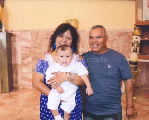 30092018 RECIENTE EVENTO.  José Delgado, Carmen Rodríguez y el niño Emmanuel Delgado Flores.