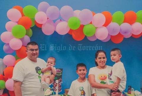 30092018 FELIZ CUMPLEAñOS.  Jesús Gilberto Flores Chacón en su fiesta en la que estuvo acompañado por familiares y amigos.