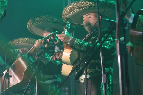 La agrupación se ha consolidado como una de las más importantes del género en el ámbito internacional a lo largo de sus 23 años gracias a su talento, mismo que Durango pudo apreciar con 'El cascabel', un tema que se prestó para que los 16 integrantes sorprendieran con varios solos y hasta sacaran sus mejores pasos.