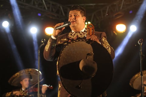 La agrupación se ha consolidado como una de las más importantes del género en el ámbito internacional a lo largo de sus 23 años gracias a su talento, mismo que Durango pudo apreciar con 'El cascabel', un tema que se prestó para que los 16 integrantes sorprendieran con varios solos y hasta sacaran sus mejores pasos.