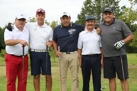 Amigos comparten un rato juntos.