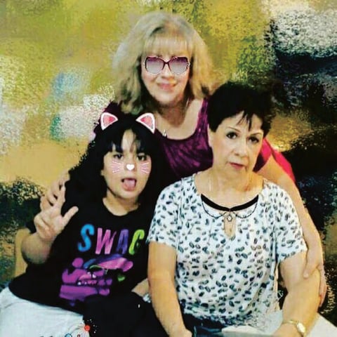 04102018 Tres generaciones: Allison, Caro y Cecy.