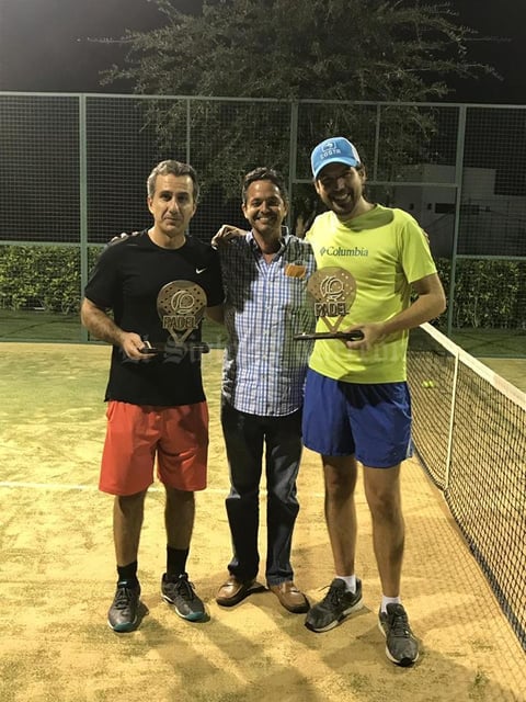 Manolo Jaidar con Rodrigo y Luis campeones de Primera Fuerza