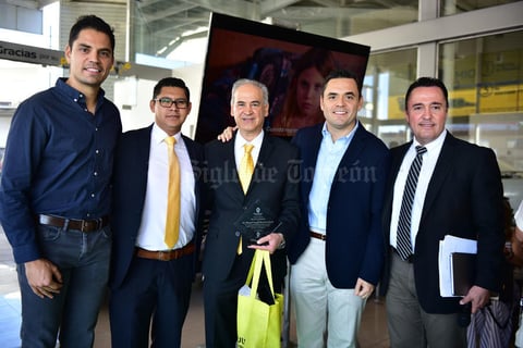 05102018 EN UN CÓCTEL.  José, Hugo, Miguel Ángel, Carlos y Ricardo.
