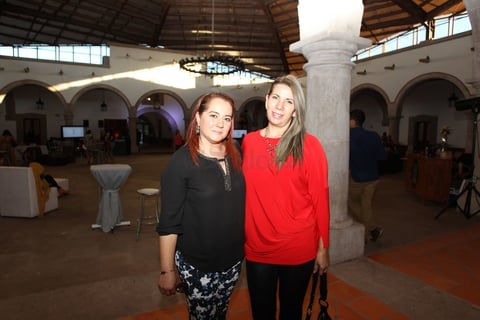 Presentan pasarelas en Congreso Internacional de Moda y Negocios