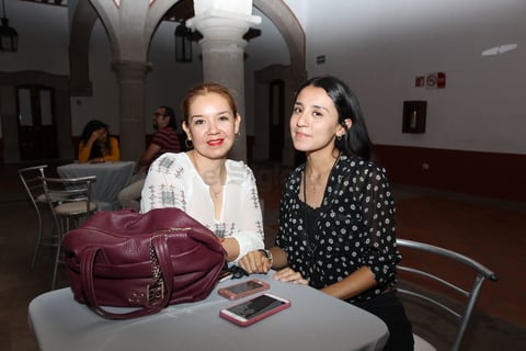 Presentan pasarelas en Congreso Internacional de Moda y Negocios