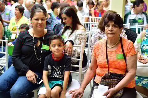 11102018 EN FAMILIA.  Tere, Mario y Consuelo.