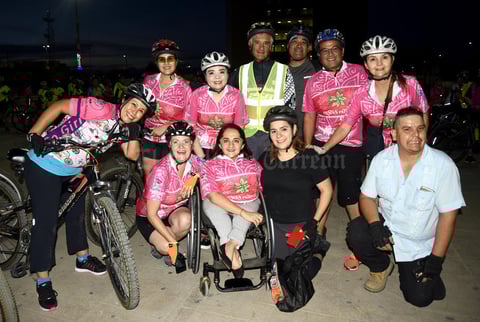 11102018 POSAN PARA LA FOTO.  Ana Sofía, Anayancy, Nadia, Arturo, Gerardo, Vero, Alicia y Rafa, entre otros.