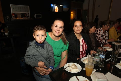 Patricia Herrera, Leticia herrera  y Emilio Navar.