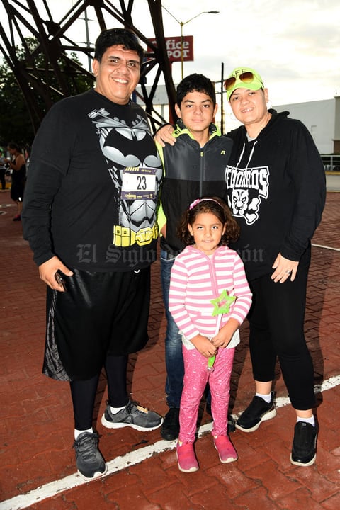 14102018 EN FAMILIA.  Carlos, Gaby, Leonardo y Regina.