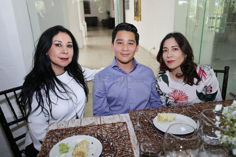 Julieta Félix, Alan Rodríguez y Martha Robles.