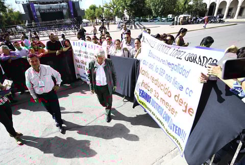 Por la tarde, como parte de su gira de agradecimiento por diversos estados del país, López Obrador acudirá a la Plaza de Armas donde realizará un acto público.