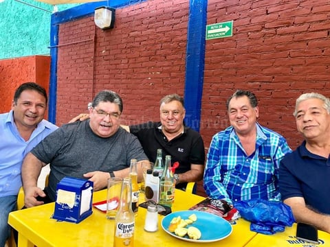18102018 ENTRE AMIGOS.  Isidro García, Ramón Betancourt, Gustavo 'La Perica' Valdés, Nicolás Islas y Luis Gonzaga Salazar.
