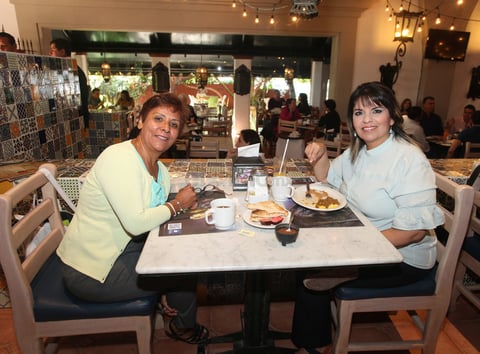 Sandra Olvera y María Elena Zamora.