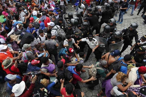 Son miles, ante una menos numerosa respuesta del gobierno del país centroamericano.