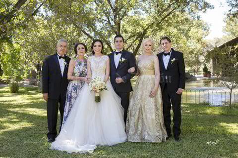 21102018 Los novios acompañados de sus padres.