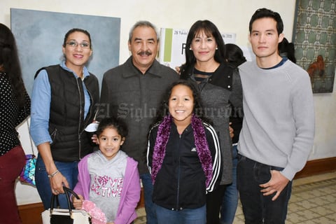 26102018 RECIENTE EVENTO.  Nidia, Héctor, Magda, Alberto, Camila y América.
