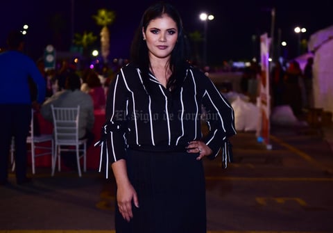 Zurhia Zorola, disenadora de vestidos de noche y casual de alta costura, quien cerró el evento
