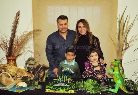 Sergio y Estefania Rodríguez Hernandez con sus papas, Sergio y Estefania