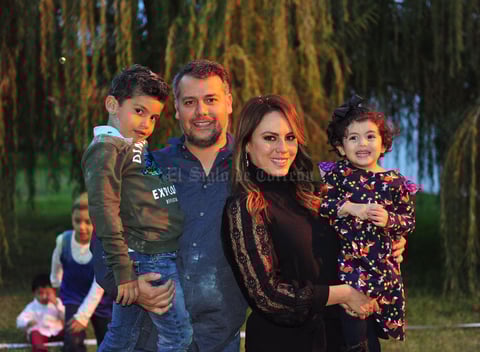 Sergio y Estefania Rodríguez Hernandez con sus papas, Sergio y Estefaniaa