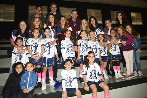Equipo de basquetbol femenil del Colegio Ingles de Monterrey, Nuevo Leon