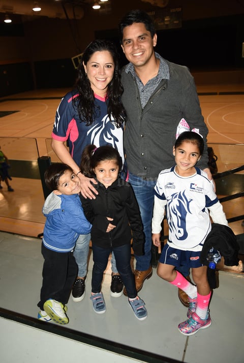 Mayra Inzunza de Ayala, Alejandro Ayala, Alejandro Fernanda y Natalia