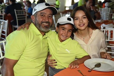 Francisco Martínez, Suri Martínez y Ximena Hernandez