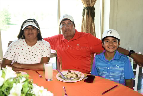 Marcela Laredo, Salvador y Eldrick Guerrero
